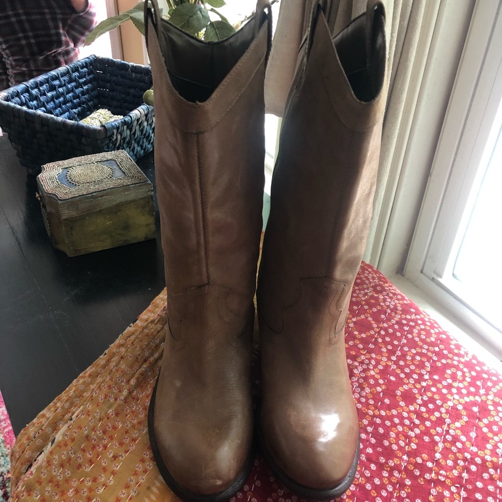 Jessica Simpson Boots: